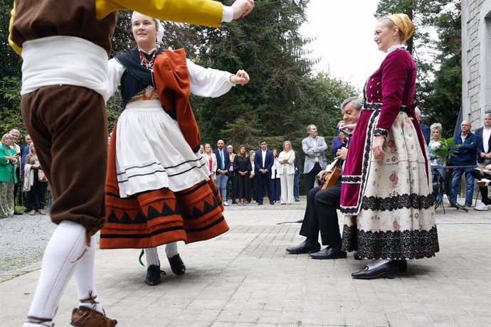 La presidenta, María José Sáenz de Buruaga, en el X Encuentro de Casas de Cantabria