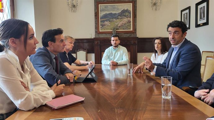 Responsables de la empresa social andaluza UNEI durante su reunión con el alcalde de Jaén, Agustín González