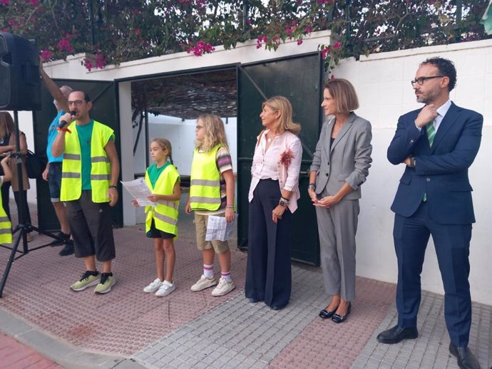 La delegada territorial de Desarrollo Educativo y FP de la Junta de Andalucía en Cádiz, Isabel Paredes, acompaña a la comunidad educativa en el acto de clausura de las actividades desarrolladas por el CEIP San Ignacio.