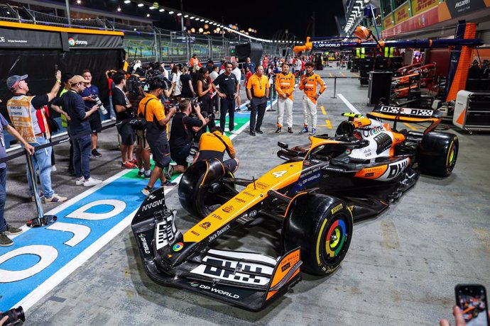 04 NORRIS Lando (gbr), McLaren F1 Team MCL38, action special livery during the Formula 1 Singapore Grand Prix 2024, 18th round of the 2024 Formula One World Championship from September 20 to 22, 2024 on the Marina Bay Circuit, in Singapore, Singapore - Ph