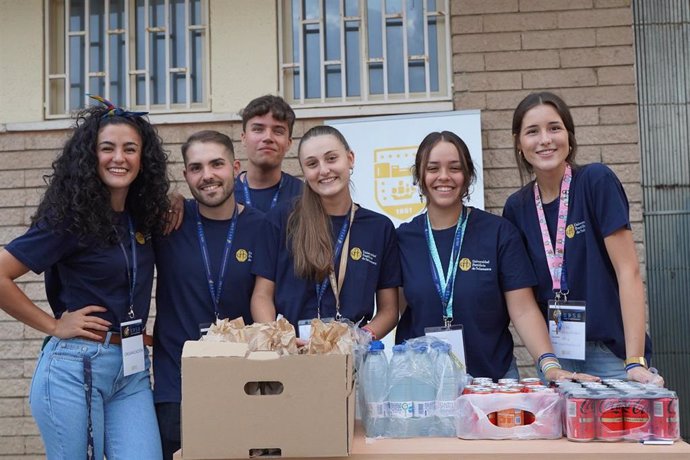 Un millar de estudiantes asiste a la jornada de bienvenida de la Universidad Pontificia de Salamanca.