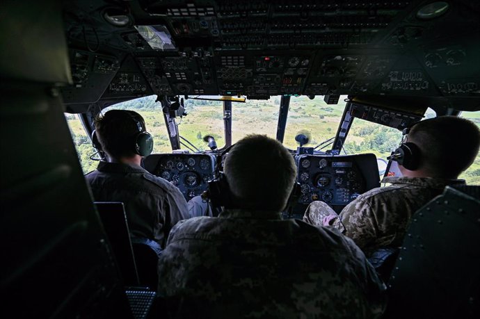 Archivo - July 11, 2024, Ukraine: UKRAINE - JULY 11, 2024 - Crew members are in the cockpit of a Mi-8MSB-V assault transport helicopter of the 16th Brody Separate Army Aviation Brigade.