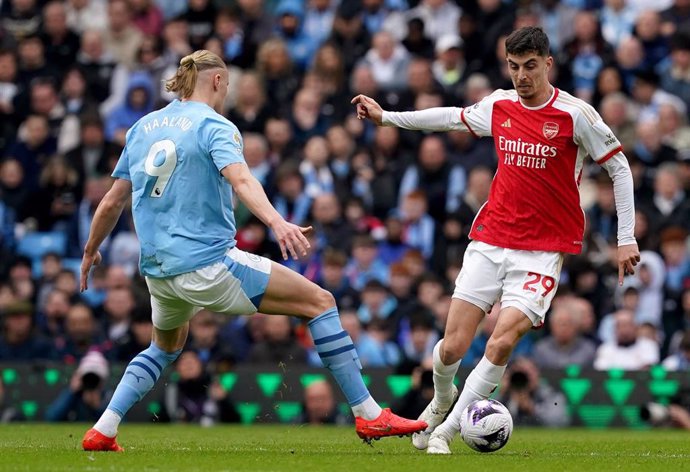 Archivo - Erling Haaland y Kai Havertz en el Manchester City-Arsenal del Etihad Stadium la temporada pasada