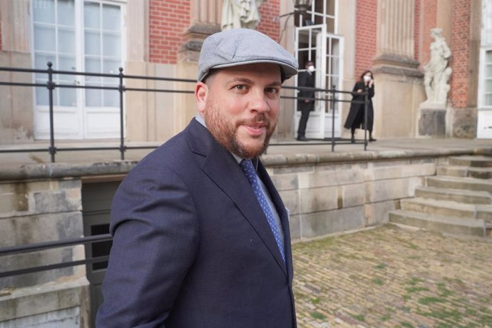 Archivo - FILED - 06 October 2021, Brandenburg, Potsdam: Leonid Volkov, associate of Russian opposition politician Alexei Navalny, arrives at the M100 Media Award ceremony at the Palace Theater of the New Palace. Russian opposition activist Leonid Volkov,