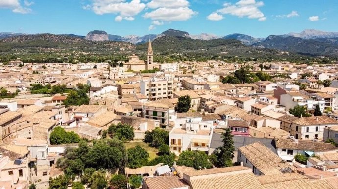 Archivo - Panorámica de Binissalem.