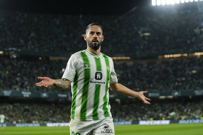 Archivo - Francisco 'Isco' Alarcon of Real Betis gestures during the Spanish league, La Liga EA Sports, football match played between Real Betis and Sevilla FC at Benito Villamarin stadium on April 28, 2024, in Sevilla, Spain.