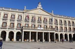 Archivo - Fachada del Ayuntamiento de Vitoria-Gasteiz