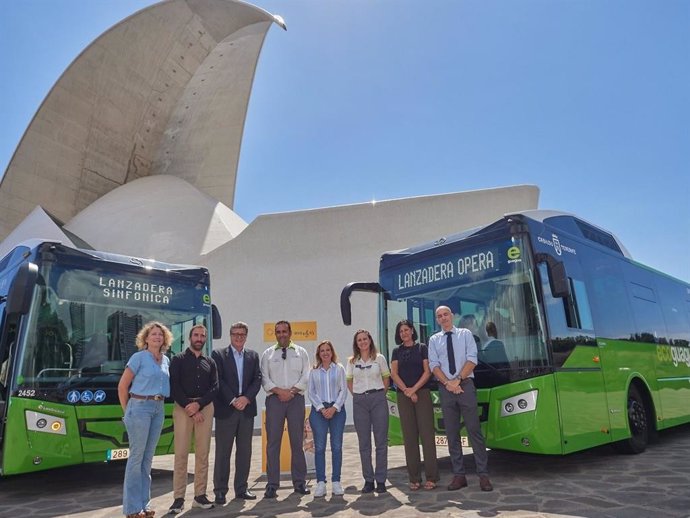 Presentación de los programas de transporte gratuito para acudir a la Ópera y los conciertos de la Sinfónica de Tenerife