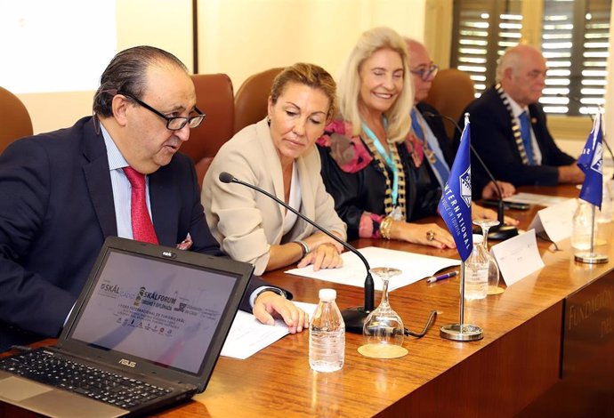 El Delegado De Cultura En El Ayuntamiento De Jerez De La Frontera (Cádiz), Francisco Zurita, Presenta A Los Profesionales Participantes En El Primer Foro Internacional De Turismo Skal Su Candidatura A Capital Europea De La Cultura En 2031.