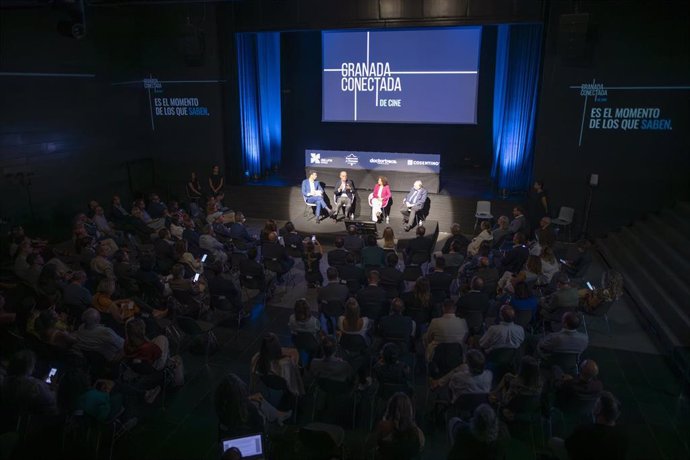 Foro sobre cine en que han participado los comisarios de la candidatura de Granada para la Capitalidad Cultural Europea en 2031 David Jiménez-Blanco y Pilar Aranda y el presidente de la Academia de las Artes Cinematográficas, Fernando Méndez-Leite