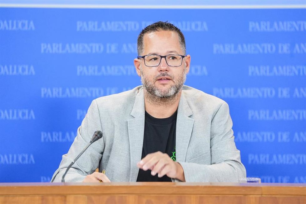 El portavoz del Grupo Mixto-Adelante Andalucía, José Ignacio García, en rueda de prensa. (Foto de archivo).