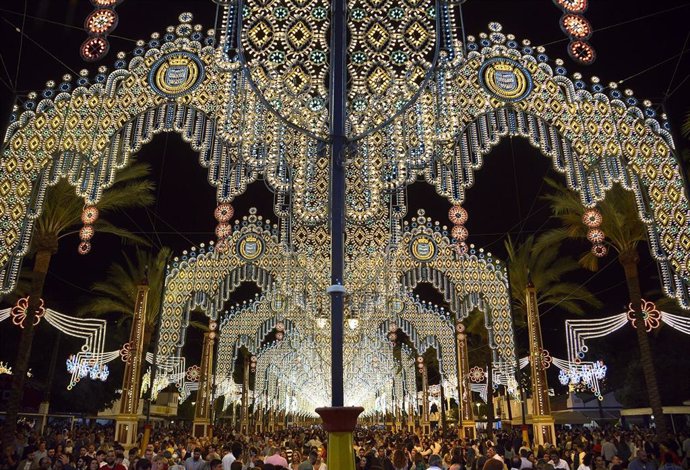 Archivo - Alumbrado de la Feria de Jerez, en una imagen de archivo. 