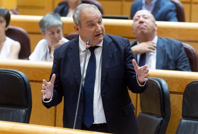 El ministro de Industria y Turismo, Jordi Hereu, durante una sesión plenaria en el Senado, a 10 de septiembre de 2024, en Madrid (España). El Gobierno tiene que enfrentarse hoy, entre otras,  a las preguntas que formulan los grupos políticos sobre la situ