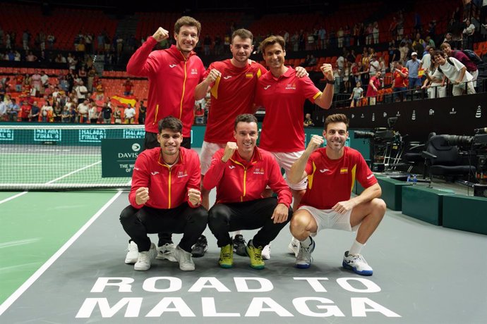 Team Spain celebrate the quality for Malaga after the match won by Marcel Granollers-Pujol and Pedro Martinez Portero of Spain against Matthew Ebden and Max Purcell of Australia during the Davis Cup 2024, Group B, tennis match played between Australia and