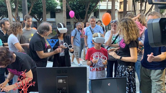 Los almerienses disfrutan de las actividades en la Noche Europea de los Investigadores.