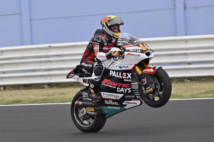 44 CANET Aron (spa), Fantic Racing, Kalex Moto2, action, celebrating his second place during the 2024 Moto 2 Gran Premio Red Bull di San Marino e della Riviera di Rimini, 2024 MotoGP Misano Grand Prix, on Misano World Circuit Marco Simoncelli, from Septem