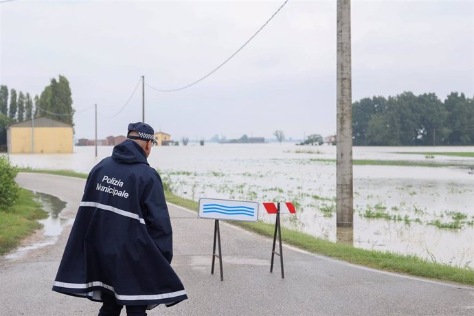 Bologna, Budrio Alluvione, si rompono gli argini di alcuni fiumi tra Budrio e Selva Malvezzi allagando parte della zona costringendo all&#x2019;evacuazione di alcune famiglie.cronaca, 19 Settembre 2024.( Photo Guido Calamosca / LaPresse )..Bologna, Budrio