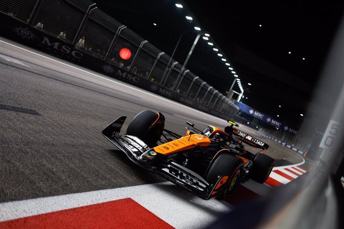 04 NORRIS Lando (gbr), McLaren F1 Team MCL38, action during the Formula 1 Singapore Grand Prix 2024, 18th round of the 2024 Formula One World Championship from September 20 to 22, 2024 on the Marina Bay Circuit, in Singapore, Singapore - Photo DPPI