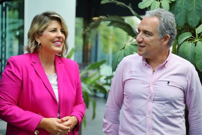 La alcaldesa de Cartagena, Noelia Arroyo, y el vicesecretario de Política Autonómica y Local del Partido Popular, Elías Bendodo