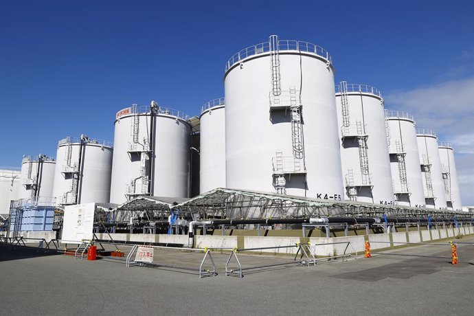 Archivo - September 3, 2023, Futaba, Japan: ALPS treated water storage tanks (total capacity: approx. 30,000 m3) are seen during a tour at the Fukushima Daiichi nuclear power plant in northeast Japan. A press tour guided by personnel of TEPCO explained th