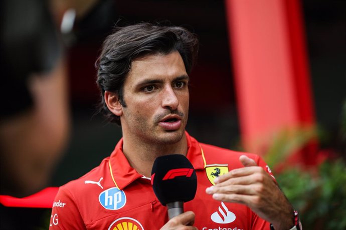 SAINZ Carlos (spa), Scuderia Ferrari SF-24, portrait during the Formula 1 Singapore Grand Prix 2024, 18th round of the 2024 Formula One World Championship from September 20 to 22, 2024 on the Marina Bay Circuit, in Singapore, Singapore - Photo Xavi Bonill