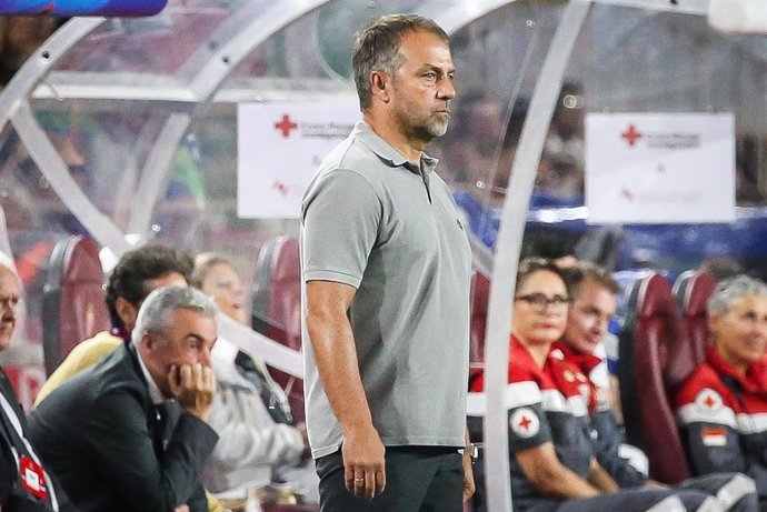 19 September 2024, France, Monaco: Barcelona head coach Hansi Flick stands on the touchline during the UEFA Champions League soccer match between AS Monaco and FC Barcelona at Louis II Stadium. Photo: Matthieu Mirville/ZUMA Press Wire/dpa