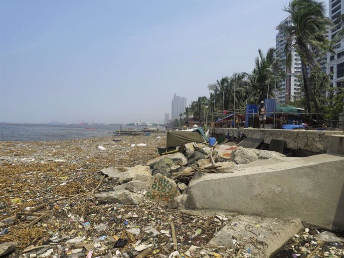 Archivo - September 3, 2020, Philippines: Heaps of various trash and waste lines up near the sewerage outfall of the city. The government through DPWH is spending a rounded figure of 388Million pesos for beach nourishment, coastal restoration and enhancem