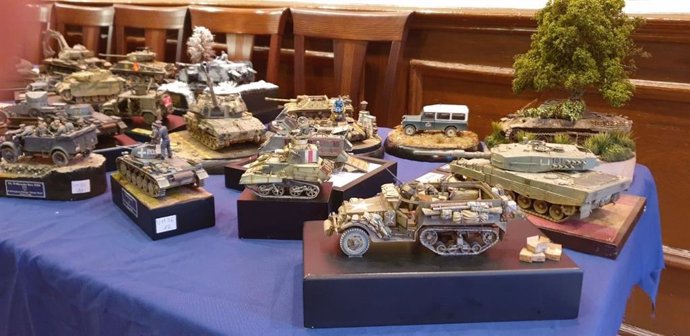 Algunas de las maquetas presentadas al concurso, en diferentes escalas y bases