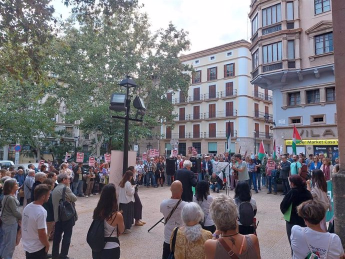 Unas 150 personas exigen en Palma el fin de la guerra en Ucrania y Gaza, coincidiendo con el Día por la Paz