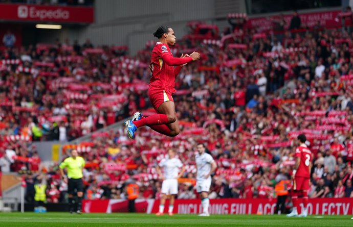 Fútbol/Premier.- (Crónica) Liverpool y Aston Villa presionan para aprovechar el City-Arsenal