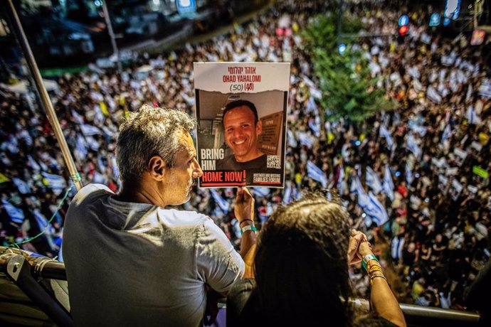 September 14, 2024, Tel Aviv, Israel: A man holds a placard with the picture of Ohad Yahalomi who is held hostage in Gaza, during a demonstration. Tens of Thousands of people have rallied in Tel Aviv and across Israel, calling on PM Benjamin Netanyahu and