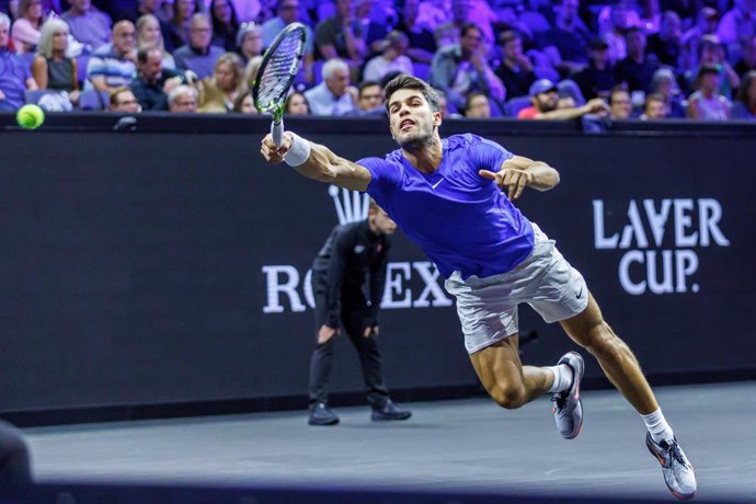 20 September 2024, Berlin: Spanish tennis player Carlos Alcaraz in action with teammate German Alexander Zverev against US Taylor Fritz and Ben Shelton during their Men's doubles match during the Laver Cup tennis tournament at Uber Arena. Photo: Andreas G