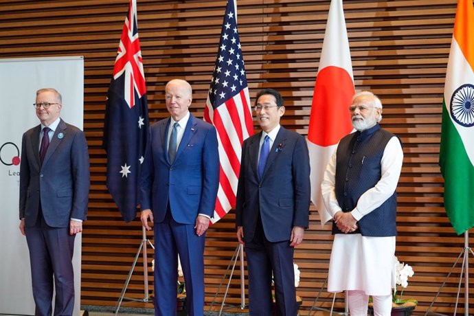 Archivo - 24 May 2022, Japan, Tokyo: (L-R) Australia's Prime Minister Anthony Albanese, US President Joe Biden, Japan's Prime Minister Fumio Kishida, India's Prime Minister Narendra Modi pose for a family photo at the entrance hall of the Prime Minister's