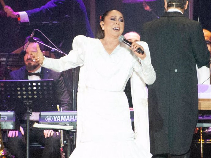 Isabel Pantoja en el escenario durante su concierto en el Recinto Ferial Tenerife a 21 de Septiembre de 2024 en Tenerife (España)