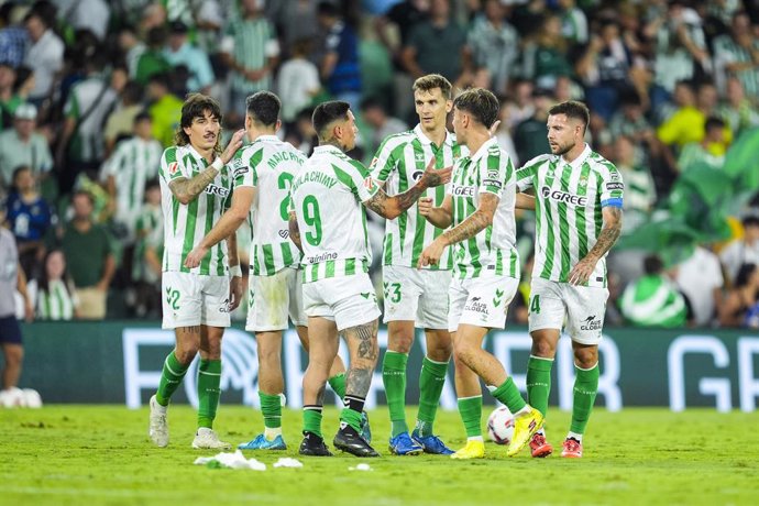 Players of Real Betis celebrate the victory during the Spanish league, La Liga EA Sports, football match played between Real Betis and Getafe CF at Benito Villamarin stadium on September 18, 2024, in Sevilla, Spain.