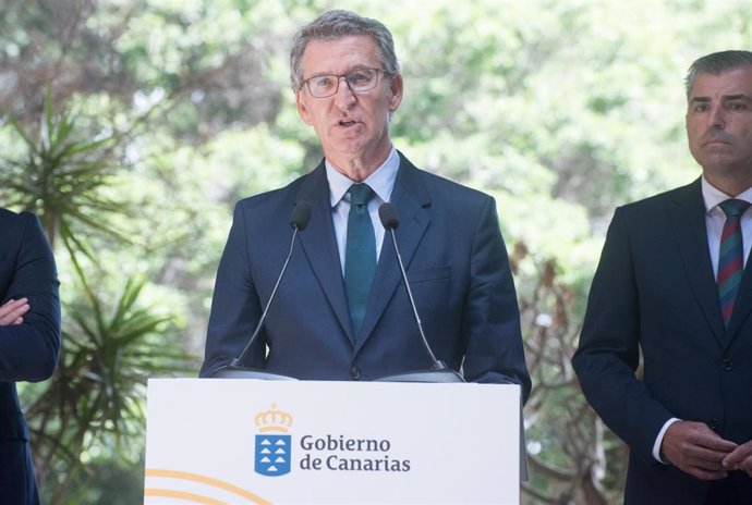 El líder de la oposición y presidente del PP, Alberto Núñez Feijóo; durante una rueda de prensa tras una reunión, en la sede de la Presidencia del Gobierno de Canarias, a 10 de septiembre de 2024, en Santa Cruz de Tenerife