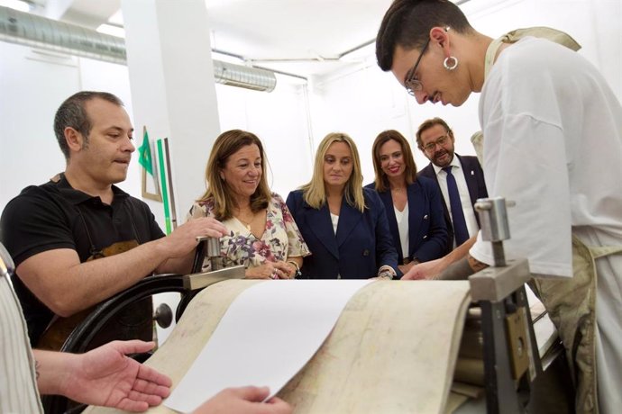 Inaguración del curso escolar de las enseñanzas de régimen especial que ha tenido lugar en la Escuela de Arte y Superior de Diseño José Val del Omar en Granada.