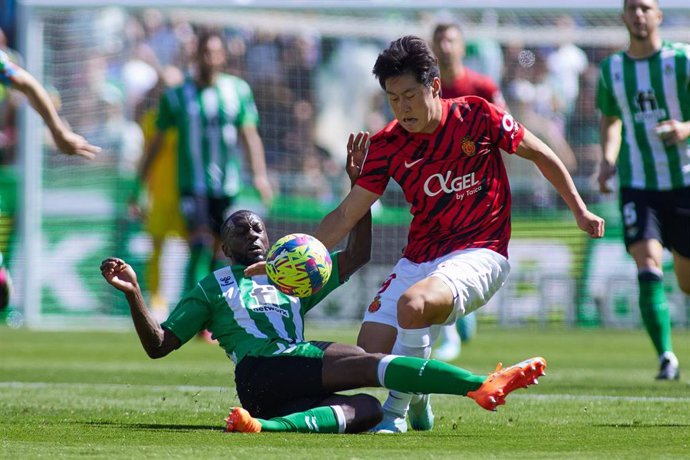 Archivo - Un lance del encuentro de la pasada temporada disputado en el Villamarín entre el Betis y el Mallorca.