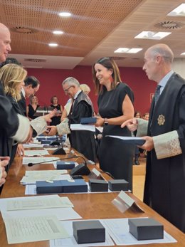 En el acto de apertura del año judicial el pasado viernes, la directora gerente del Servicio Murciano de Salud (SMS), y la directora gerente del Instituto Murciano de Acción Social (IMAS), Verónica López, recogieron el reconocimiento a esta iniciativa.