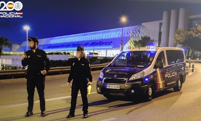 Agentes. Policía Nacional. Aeropuerto. Palma