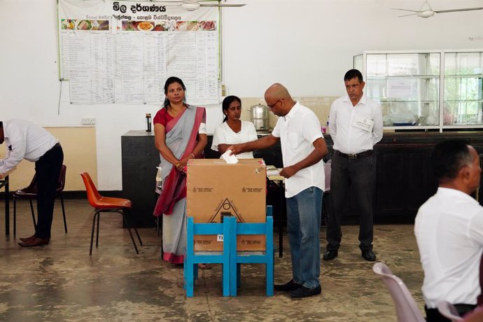 COLOMBO, Sept. 21, 2024  -- A man casts his vote at a polling station in Colombo, Sri Lanka, on Sept. 21, 2024. Voting for the presidential election in Sri Lanka kicked off on Saturday, with over 17 million registered voters to elect the South Asian count