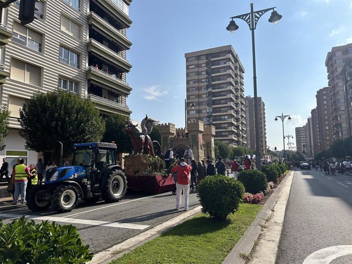 Momentos previos al Desfile de Carrozas en los que ya se sentía el sol