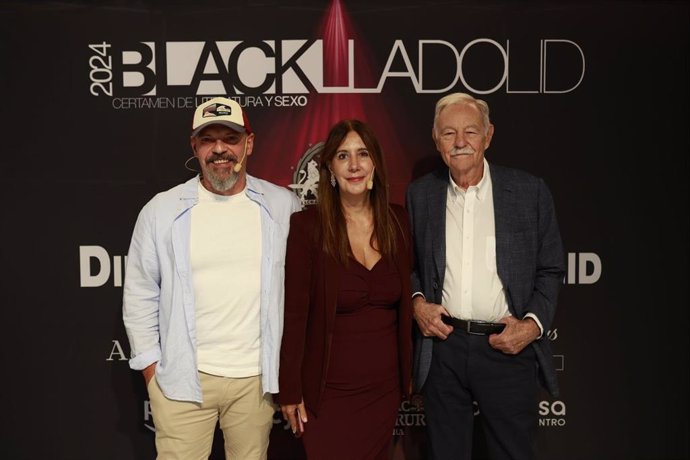 Los escritore César Pérez-Gellida, Dolores Redondo y Eduardo Mendoza en la última jornada de Blacklladolid 2024.