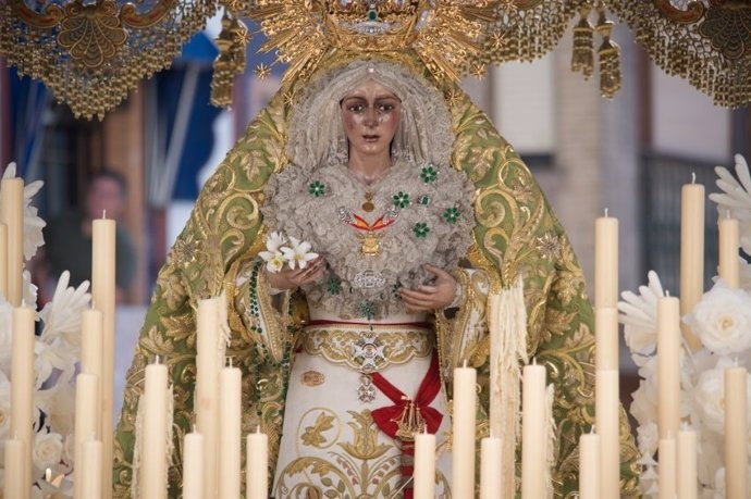 La Virgen de la Esperanza Macarena, en su palio, en una foto de archivo.