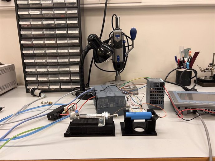 El Centro de Nanofotónica de la UPV les da una segunda vida a las baterías eléctricas de los coches