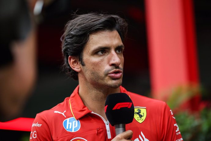 SAINZ Carlos (spa), Scuderia Ferrari SF-24, portrait during the Formula 1 Singapore Grand Prix 2024, 18th round of the 2024 Formula One World Championship from September 20 to 22, 2024 on the Marina Bay Circuit, in Singapore, Singapore - Photo Xavi Bonill