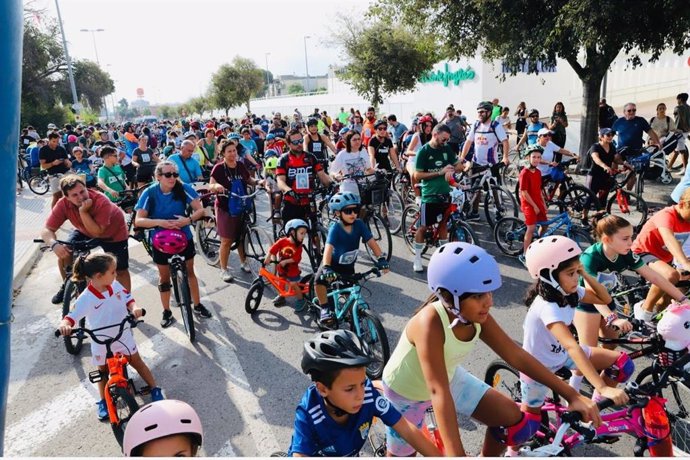 Participantes en la primera edición de la Fiesta de la Movilidad de Jerez.