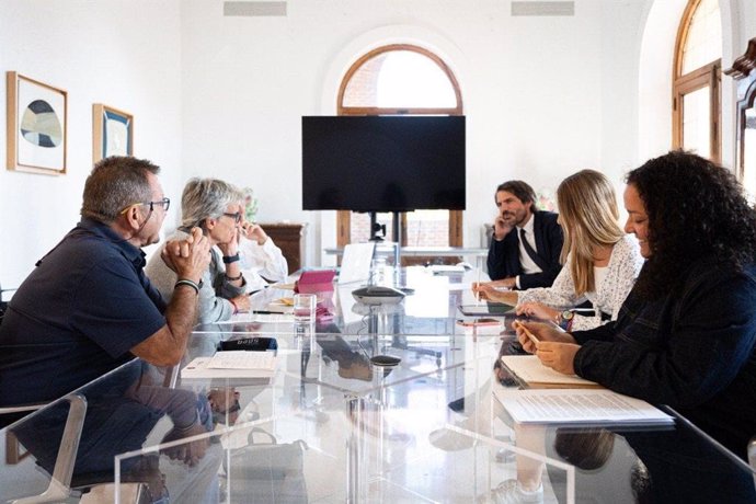 Reunión este martes entre el ministro de Cultura, Ernest Urtasun, y representantes de la Plataforma Mezquita Catedral.