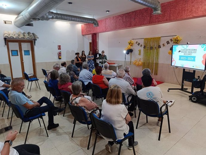 Acto de clausura del programa 'Mayores Andaluces Resilientes', en el centro de barrio del Polígono del Valle.