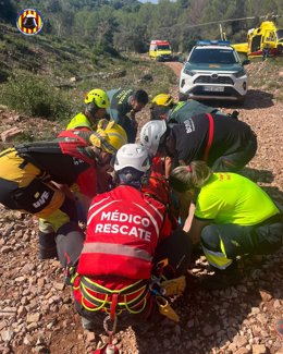 Un hombre de 52 años ha sido rescatado en una pista forestal tras haber resultado herido al caer en la zona del Pico del Águila, en la localidad valenciana de Albalat dels Tarongers.